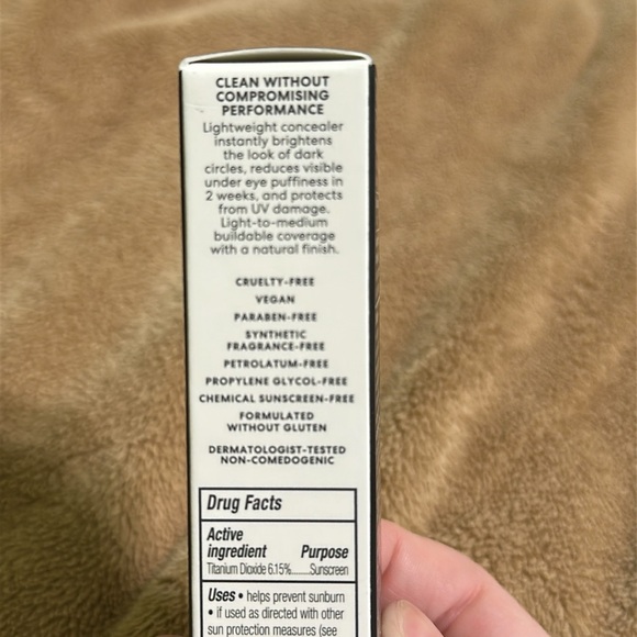 BareMinerals brightening concealer with SPF - Picture 3 of 5